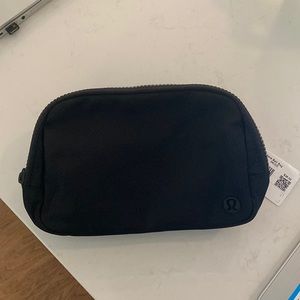 Lululemon everywhere belt bag BRAND NEW